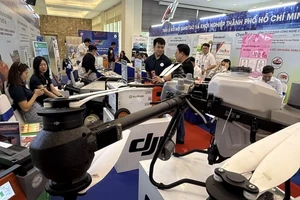 Science and technology enterprises participating in the exhibition at the Week of HCMC Innovation and Startup Enterprises 2024 (WHISE 2024) (Photo: SGGP)