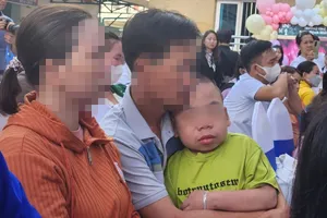 To Thi Trang, her husband, and her son, who suffers from MPS disease, are attending the Rare Disease Event at HCMC Children’s Hospital No.1