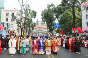 Showcase of ethnic minority costumes at the ‘Young People – Elegant Dresses’ event in front of the Youth Cultural House in HCMC