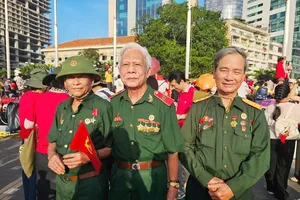 Veterans Bui Cong Thinh, Mai Huu Tuoc, Pham Ngoc Ky (from right to left) on the rehearsal day on April 27 (Photo: SGGP)