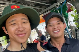 Quang Ha and Viet Quan unexpectedly met each other when both were approaching Quy Nhon