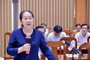 Former Deputy Secretary Vo Thi Dung of the HCMC Party Committee is speaking at the meeting to gather opinions on amending the Constitution, organized by the Vietnam Fatherland Front – HCMC Branch on May 21 (Photo: SGGP)