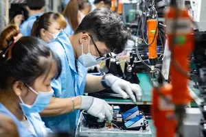 Assembly of electronic equipment at Datalogic Vietnam Factory – an FDI enterprise specializing in producing barcode scanners and high-tech sensor devices at Saigon Hi-Tech Park (Photo: SGGP)