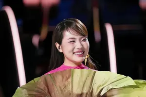 Phuong My Chi has left a strong impression in “Sing!Asia 2025” with the song Bong Phu Hoa, deeply reflecting Vietnamese culture