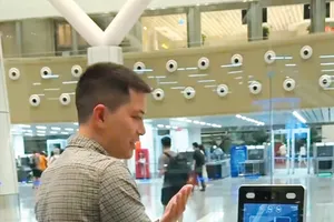 A HCMC resident is using facial recognition at the aviation security gates of Tan Son Nhat International Airport’s Terminal T3