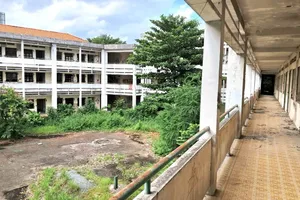 Tran Van Kieu Primary School in Binh Phu Ward has been abandoned for nearly 17 years