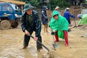 Educators and staff in Tam Thanh Commune of Thanh Hoa Province are collaborating on cleaning their school campus in preparation for the new academic year’s inauguration ceremony