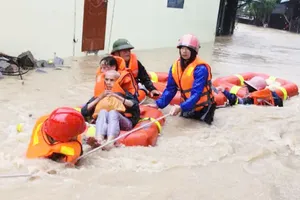 Armed forces, citizens unite against historic Central Vietnam floods