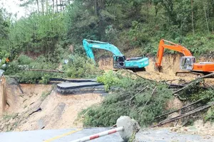 Mimosa Pass on National Highway 20 suffered severe landslides during recent heavy rains (Photo: SGGP)