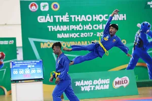 VĐV các trường biểu đòn chân tại lễ khai mạc. Ảnh : DŨNG PHƯƠNG 