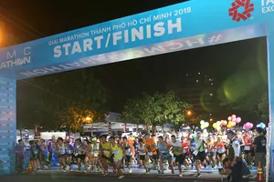 Các VĐV xuất phát ở cự ly 42km