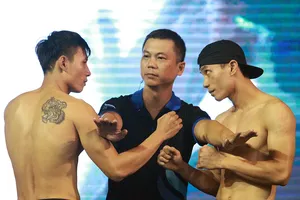Cặp đấu Nguyễn Trọng Tưởng (Boxing Fighter's Club) vs Trịnh Văn Sỹ (Khang Anh) trong buổi tập tai CLB Lan Anh. Ảnh: Nhật Anh 