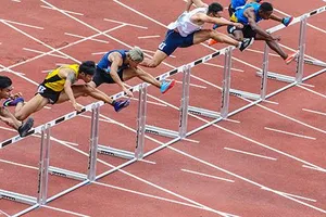 Chung kết nội dung 100 m rào nam. Ảnh: Dũng Phương