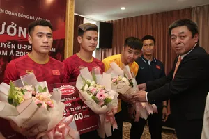 Acecook Việt Nam thưởng 500 triệu đồng cho đội tuyển U 22 Việt Nam. Ảnh: Dũng Phương