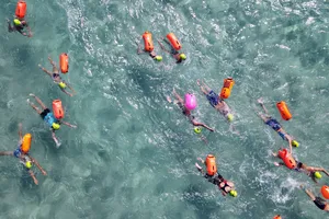 Nhiều VĐV Quốc tế trở lại đường bơi Oceanman Việt Nam 2024. Ảnh: Quỳnh Mai