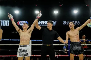 Huỳnh Hoàng Phi (trắng) có được chiến thắng để vào đêm chung kết vào ngày 15-9 tới. Ảnh: Quỳnh Mai