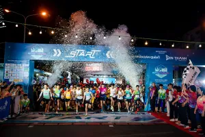 Hình ảnh hoành tráng của giải chạy District 1 Midnight Run 2023. Ảnh: Quỳnh Mai.