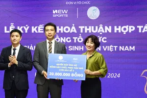 BTC giải quyên góp ủng hộ đồng bào khắc phục hậu quả cơn bão số 3. Ảnh: Quỳnh Mai