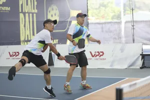 Đôi Kiều Phong - Dũng Phương (Báo SGGP) tranh tài tại Giải Pickleball Pro Image 2025. Ảnh: Quỳnh Mai