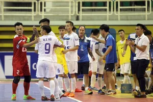 Niềm vui của đội Thái Sơn Bắc sau trận đấu. Ảnh: ANH TRẦN