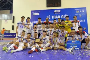 Đội Thái Sơn Nam đã hoàn tất cú ăn 3 ở mùa bóng 2017. Ảnh: ANH TRẨN