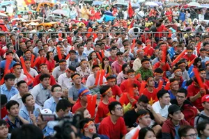 Người hâm mộ bóng đá TPHCM sẽ có dịp cồ vũ đội U23 Việt Nam trong trận chung kết tại phố đi bộ đường Nguyễn Huế. Ảnh: DŨNG PHƯƠNG