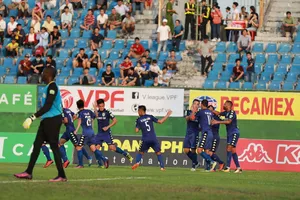 Niềm vui của B.Bình Dương sau bàn mở tỷ số. Ảnh: NGUYỄN HOÀNG