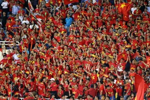 Khán giả kín sân Mỹ Đình hôm 16-11. Ảnh: MINH HOÀNG