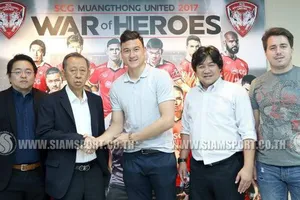 Văn Lâm sẽ chính thức khoác áo CLB Muangthong năm 2019. Ảnh: Siamsport