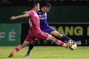 Anh Đức cùng các đồng đội sẽ có nhiều thử thách trên sân Thống Nhất ở vòng Tứ kết. Ảnh: Anh Khoa