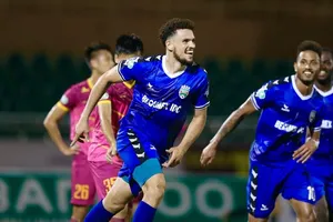 Niềm vui của Pedro sau bàn mở tỷ số cho Becamex Bình Dương. Ảnh: DŨNG PHƯƠNG