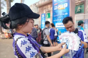 Mỗi Hội CĐV được trao 40 thẻ lên khán đài. Ảnh: DŨNG PHƯƠNG 