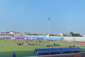 Mặt sân Hà Tĩnh đang được cải tạo trong những ngày qua,