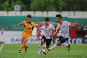 Bình Định đã gây nhiều khó khăn cho đội chủ nhà SLNA. Ảnh: Minh Hoàng