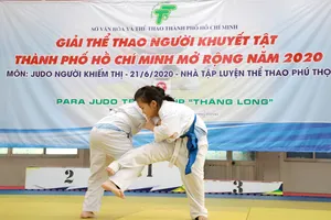 Giải năm nay có sự tham dự của gần 400 VĐV. Ảnh: NGUYỄN HOÀNG 