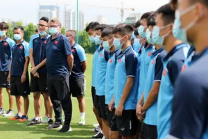 Thầy trò HLV Troussier đã hoàn tất việc kiểm tra y tế 