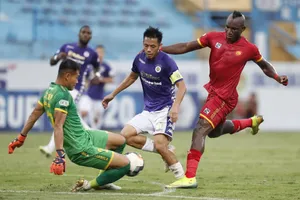 Văn Quyết giành lại 1 điểm cho CLB Hà Nội. Ảnh: MINH HOÀNG