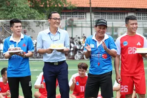 HLV Hồ Văn Tam cùng nhiều cựu cầu thủ TPHCM tham gia SV League 2020