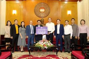 Lãnh đạo VFF, HLV Park Hang-seo tại UBTW MTTQ vào ngày 23-10