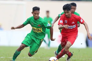 Đại Nông Lâm (áo xanh) giành 3 điểm vào chiều 3-11