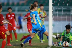 Bàn thắng mở tỷ số của đội Sơn La trước TPHCM II. Ảnh: DŨNG PHƯƠNG