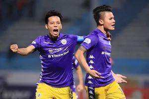 Văn Quyết cùng Quang Hải toả sáng ở giai đoạn quyết định của CLB Hà Nội