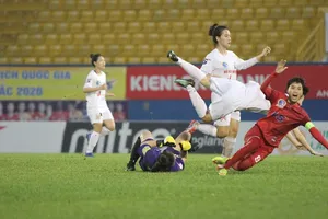 Sơn La (áo đỏ) khép lại giải đấu bằng chiến thắng trước Hà Nội II.