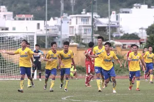 Niềm vui của các cầu thủ Đồng Tháp. Ảnh: HỮU THÀNH