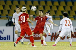 Văn Quyết trong cuộc so tài cùng U22 Việt Nam. Ảnh: Minh Hoàng 