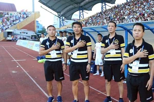 HLV Văn Sỹ Sơn khi còn là "phó tướng" cho ông Chu Đình Nghiêm ở Hà Nội FC