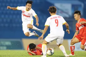 Học viện NutiFood (áo trắng) sớm giành vé vào Tứ kết