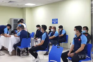 HLV Park Hang-seo cùng các trợ lý trong đợt tiêm vào đầu tháng 4 vừa qua