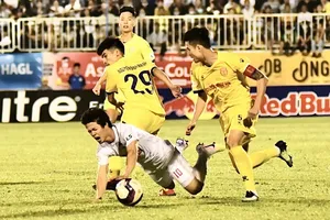 Công Phượng tỏa sáng trong chiến thắng kịch tính của HAGL. Ảnh: ANH TIẾN