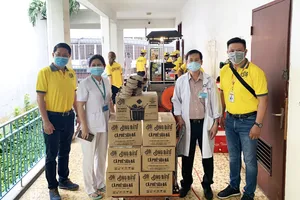 Bên cạnh phục vụ thức uống miễn phí, thương hiệu Ông Bầu còn gửi đến các bệnh viện những sản phẩm cà phê thật để đồng hành cùng các y bác sĩ mọi lúc mọi nơi